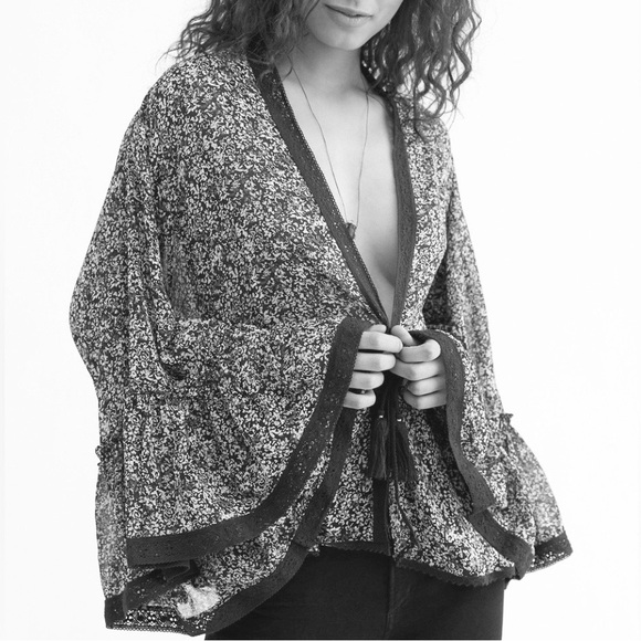 FREE PEOPLE Floral Print Lola Bell Sleeve Tassel Tie Kimono Small - Picture 3 of 16